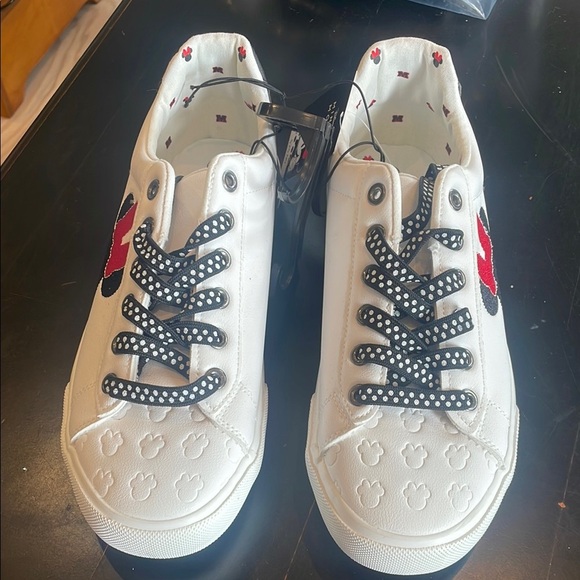 Disney White and Black Sneakers with Minnie Mouse Design women’s size 8 new - Picture 2 of 6